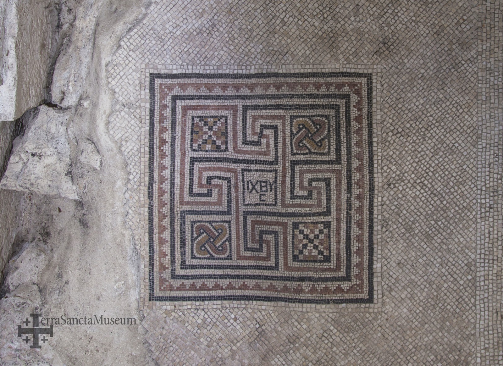 Mosaicos constantinianos en la Basílica de la Natividad de Belén del siglo IV 